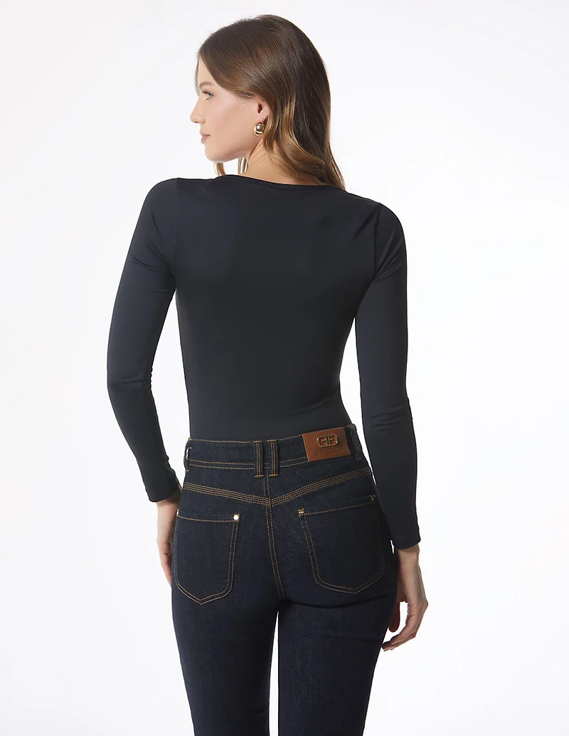 LONG SLEEVE BODY WITH PLEATS AT NECKLINE