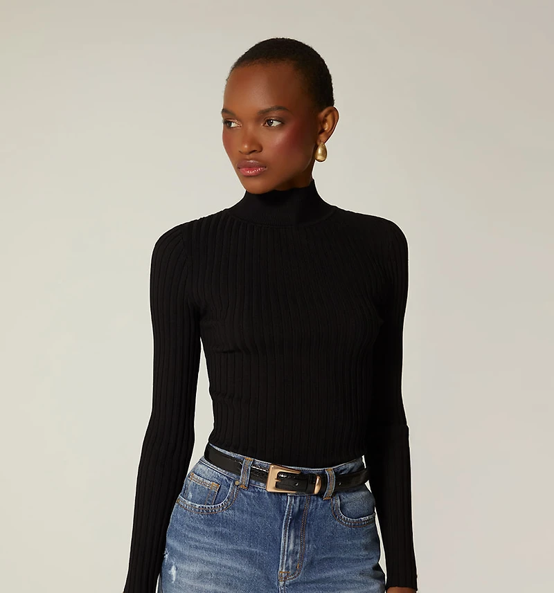 LONG SLEEVE KNITTED SWEATER