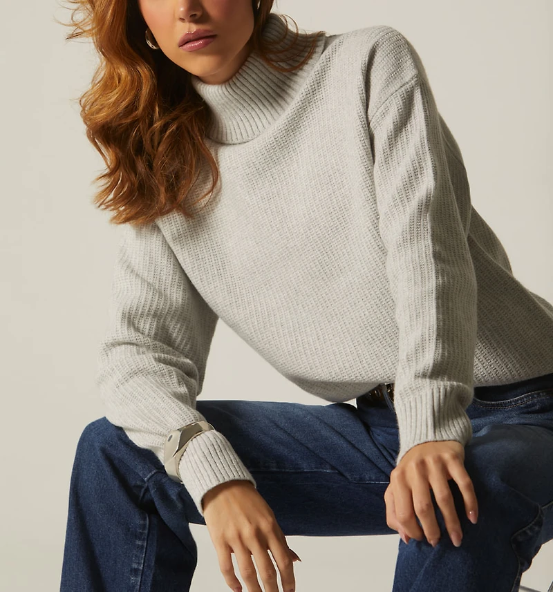TURTLENECK KNITTED SWEATER