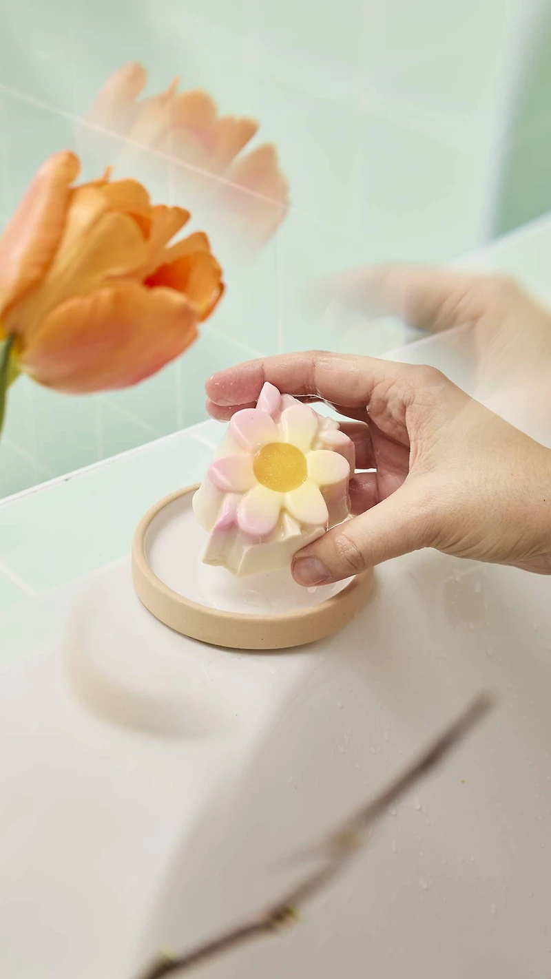 Making Daisy Chains Soap