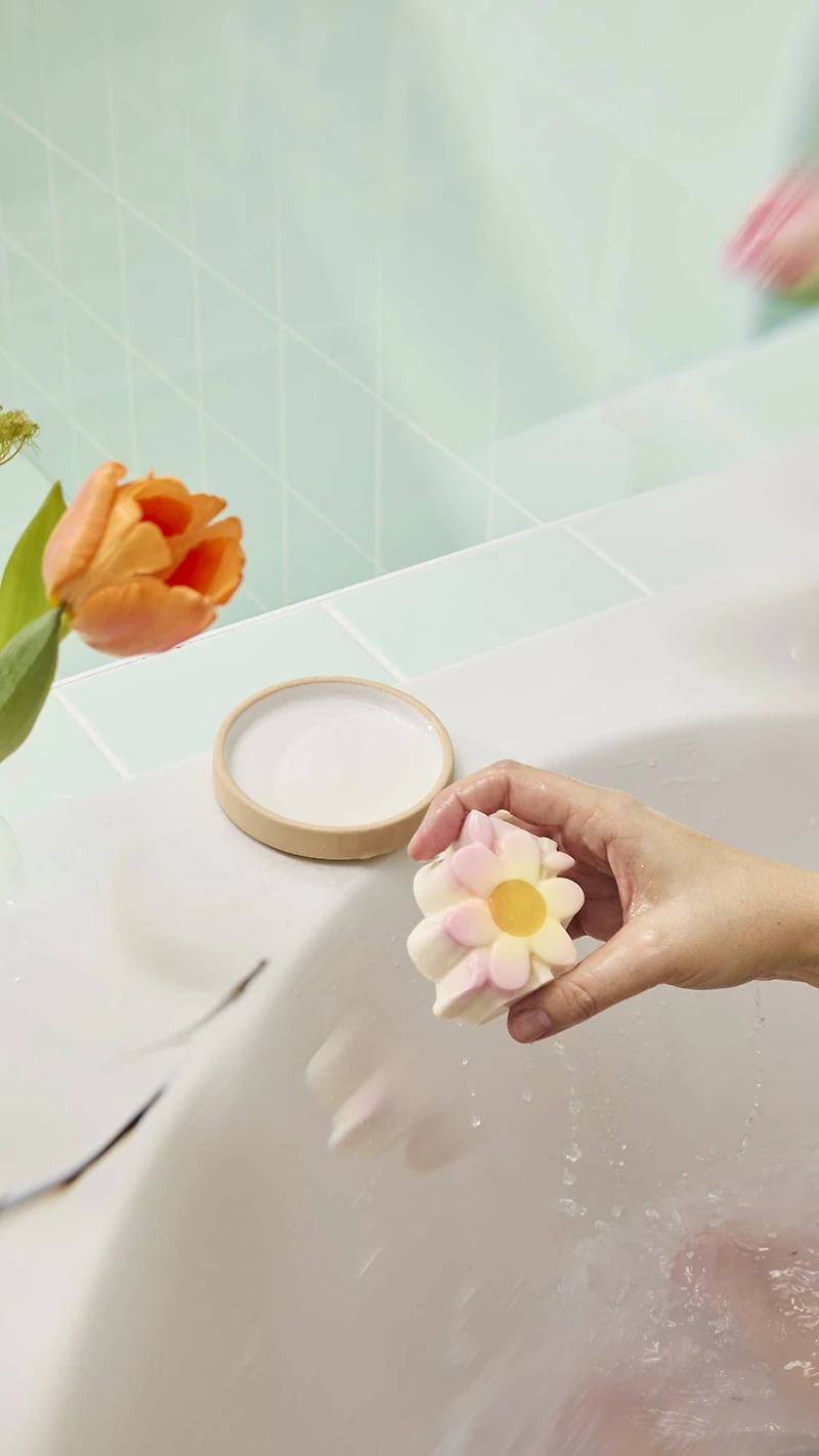 Making Daisy Chains Soap