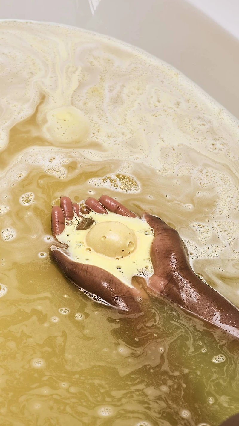 Sticky Dates Bath Bomb