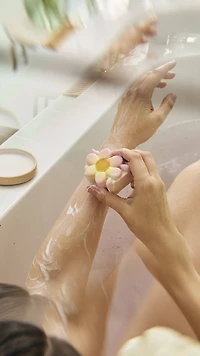 Making Daisy Chains Soap