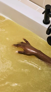 Sticky Dates Bath Bomb