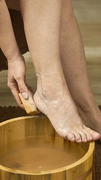 Gilded Walnut Foot Scrub