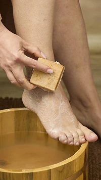 Gilded Walnut Foot Scrub