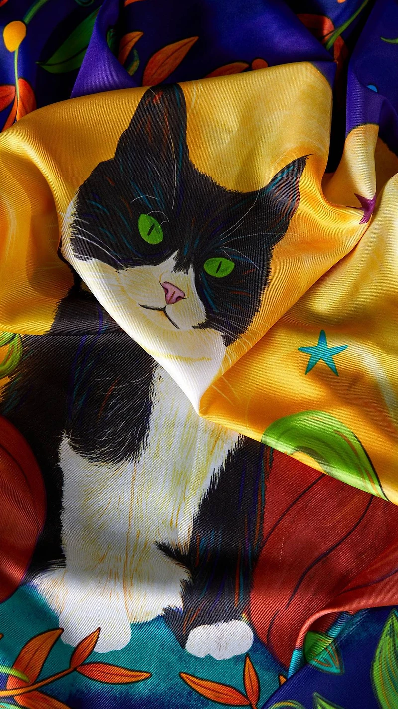 Luna The Cat Knot Wrap