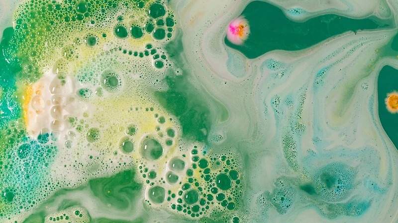 Golden Wonder Bath Bomb