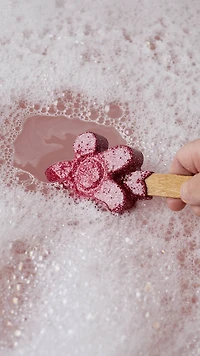 Loves Me, Loves Me Not Reusable Bubble Bar