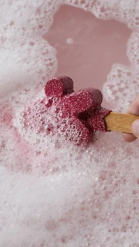 Loves Me, Loves Me Not Reusable Bubble Bar