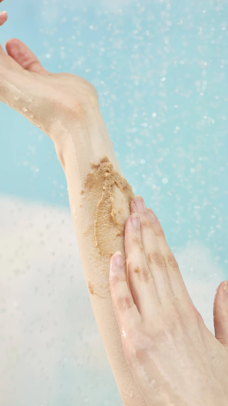 Posh White Chocolate And Rose Body Scrub