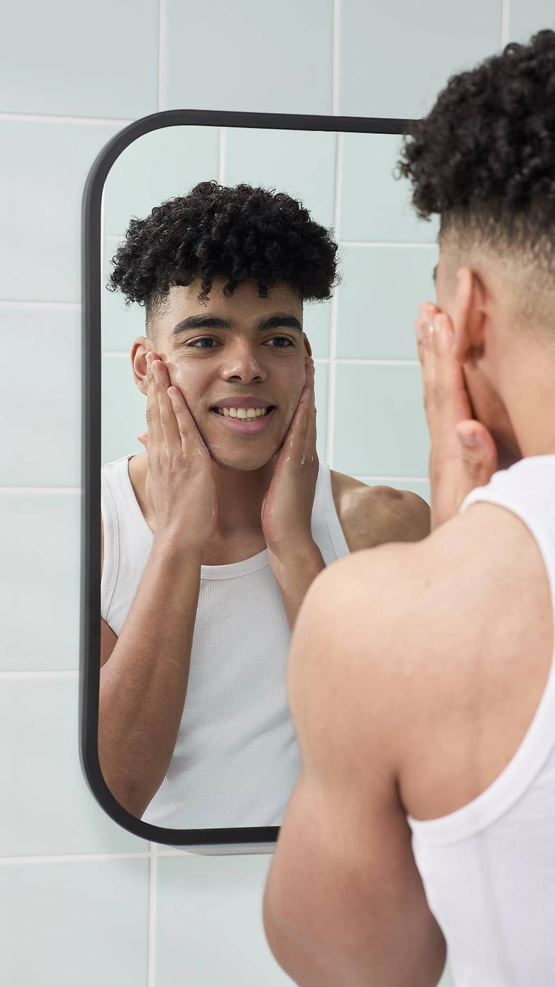 Strawberry Picking Facial Gummy Wash