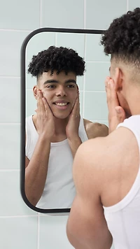 Strawberry Picking Facial Gummy Wash