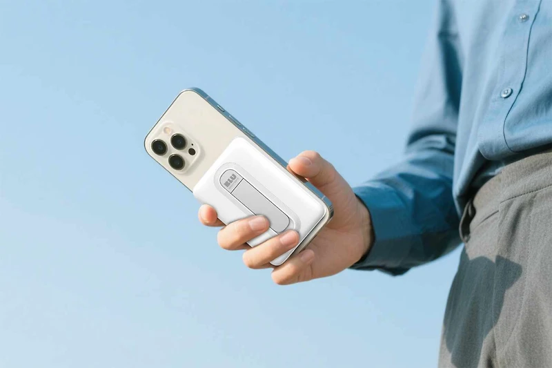 Blu Element - Qi2 Wireless Power Bank with Kickstand 5K White