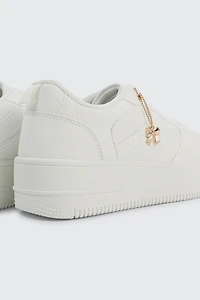 Espadrilles à semelle épaisse et breloque