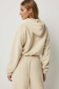 Pull court à capuchon en sherpa