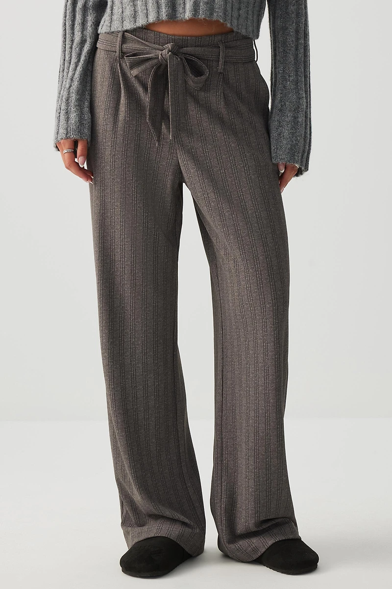 Pantalon à jambe large et ceinture nouée