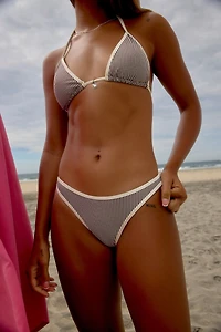 Bas de maillot brésilien à bordure contrastante