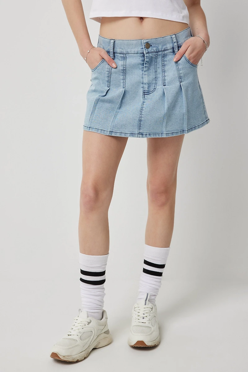 Jupe courte plissée en denim