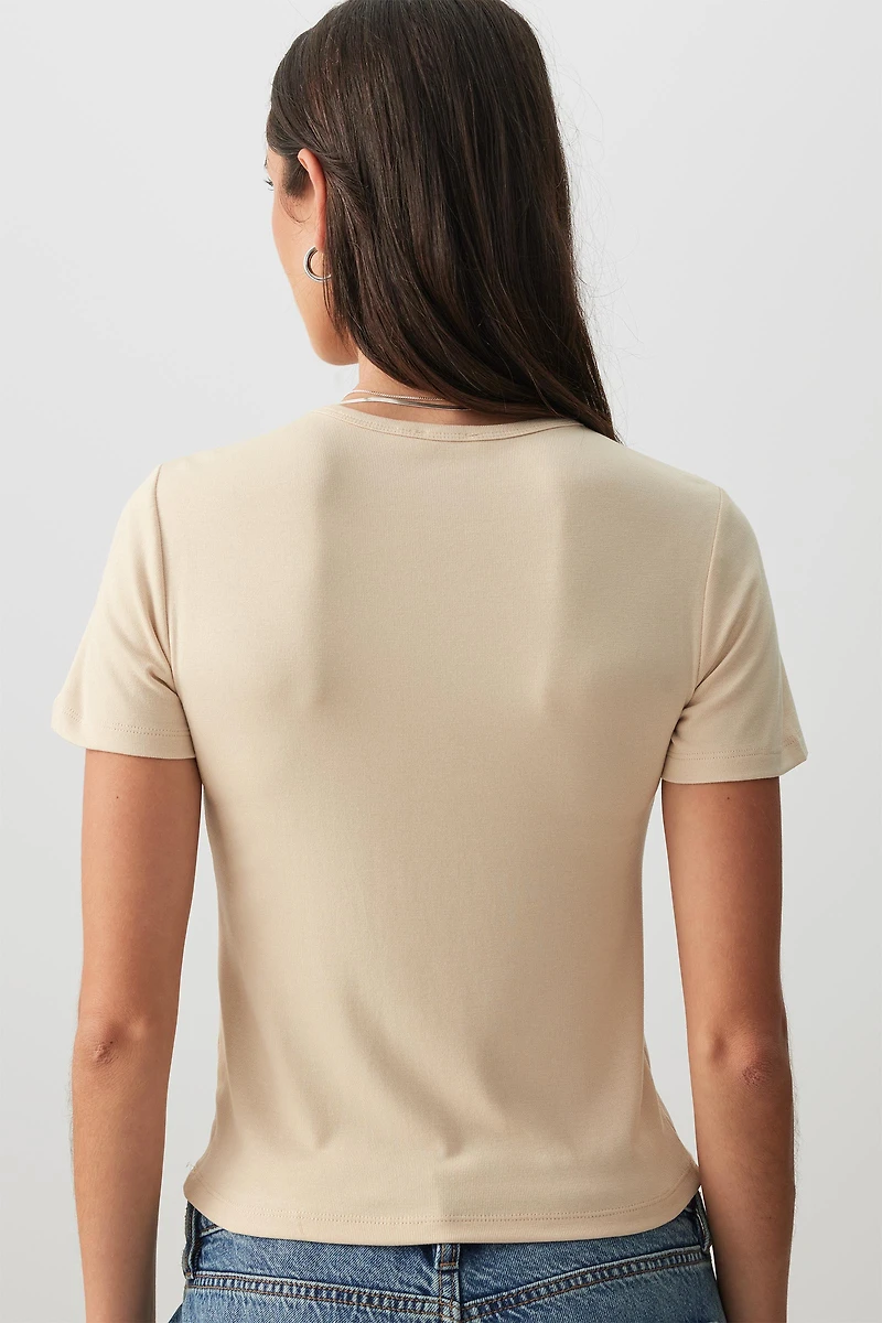 T-shirt graphique ajusté