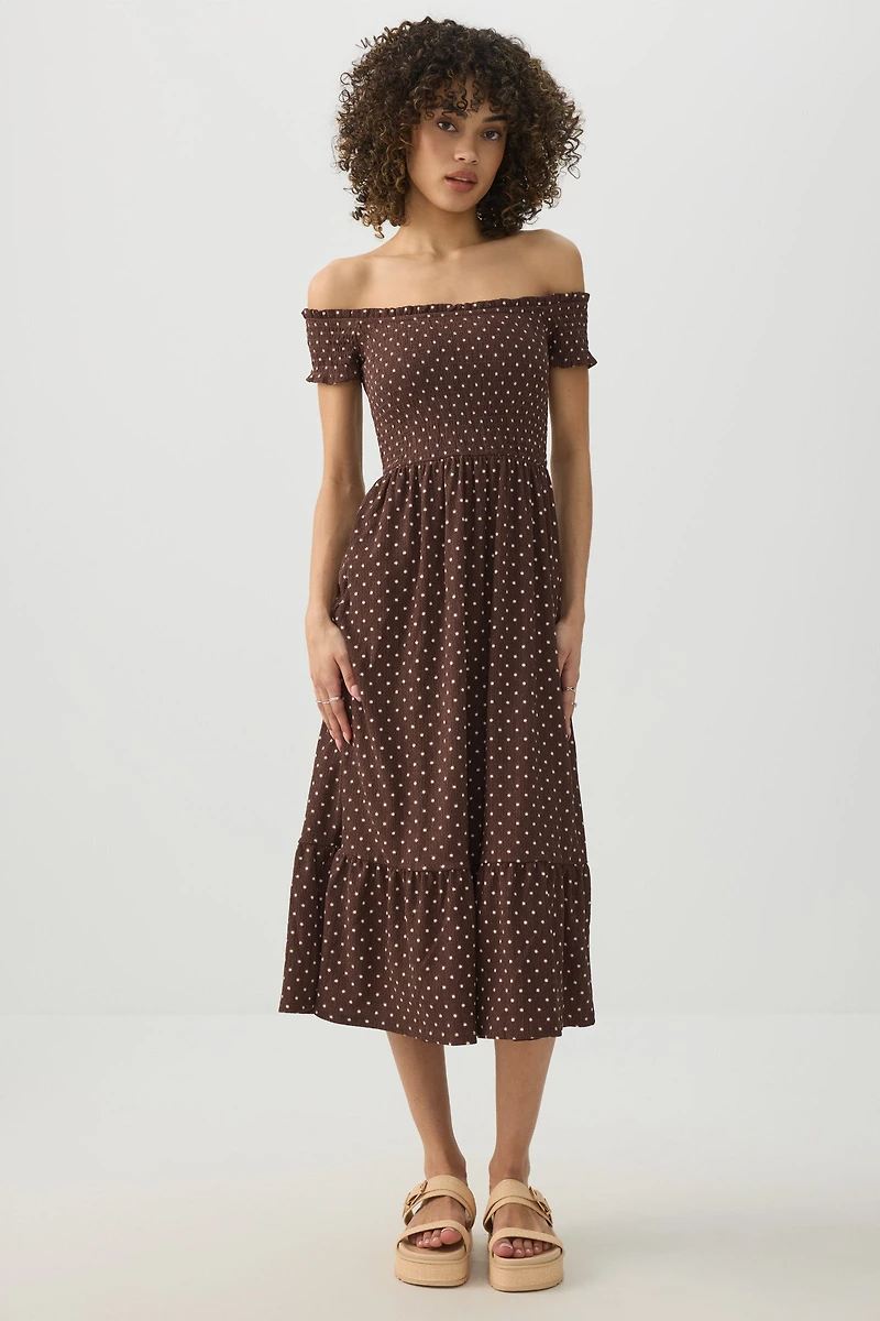 Robe midi smockée à épaules dégagées