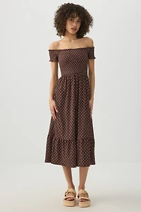 Robe midi smockée à épaules dégagées