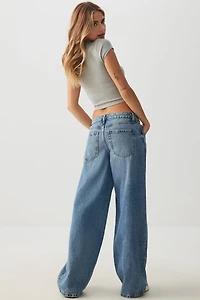 Le jean Off-Duty coupe large et taille basse