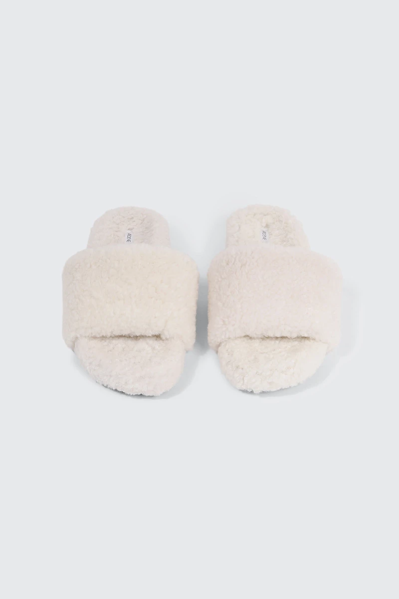 Pantouffles en fausse fourrure bouclée