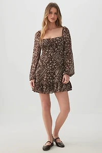 Robe courte à manches longues en mousseline