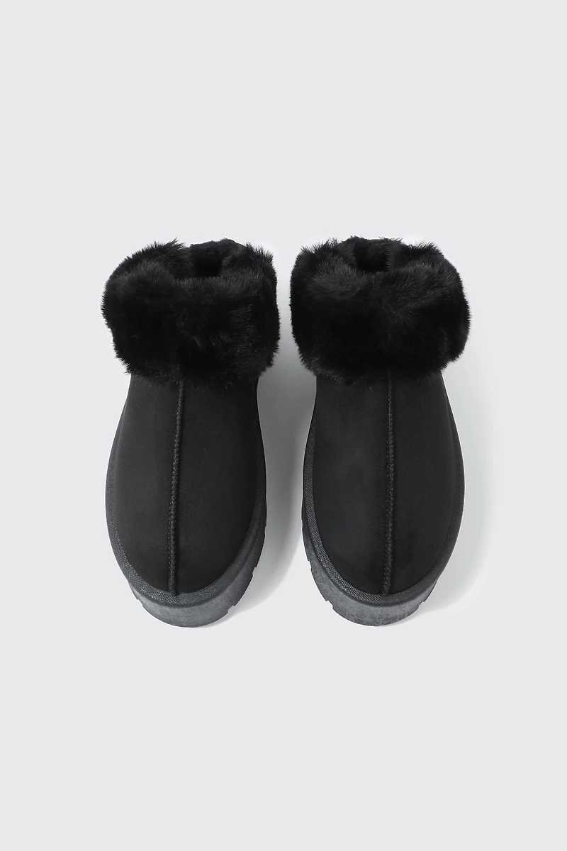 Sabots en faux mouton bordés de fausse fourrure