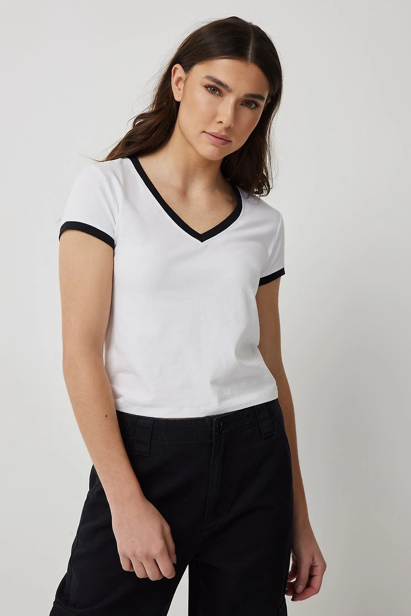 Ardene Contrast V-Neck Baby T-Shirt in White | Size XS | Cotton/Elastane