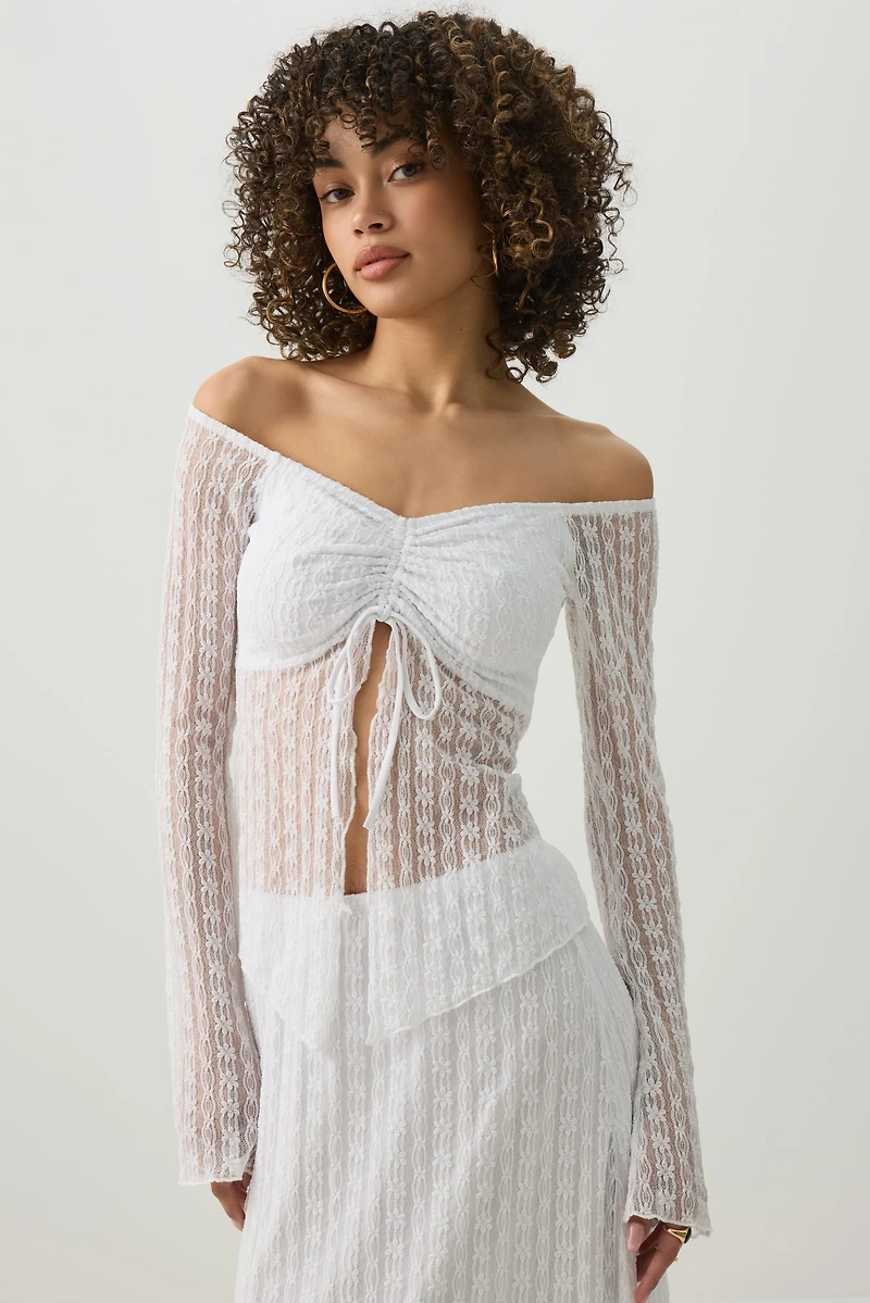 Haut à épaules dénudées en dentelle