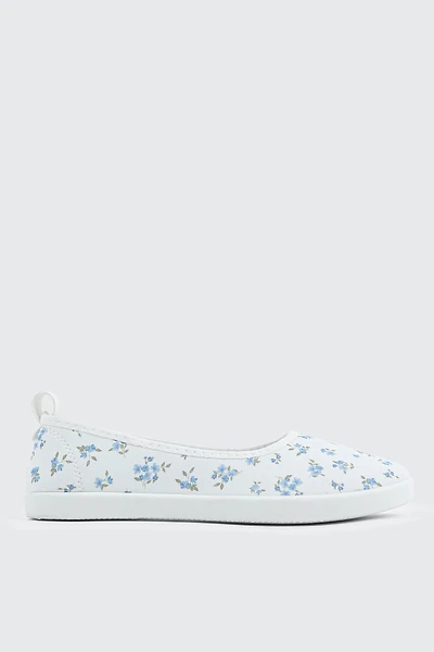 Ardene Slip On Sneakers in White | Size