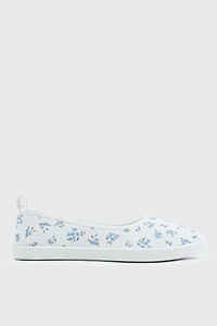 Ardene Slip On Sneakers in White | Size