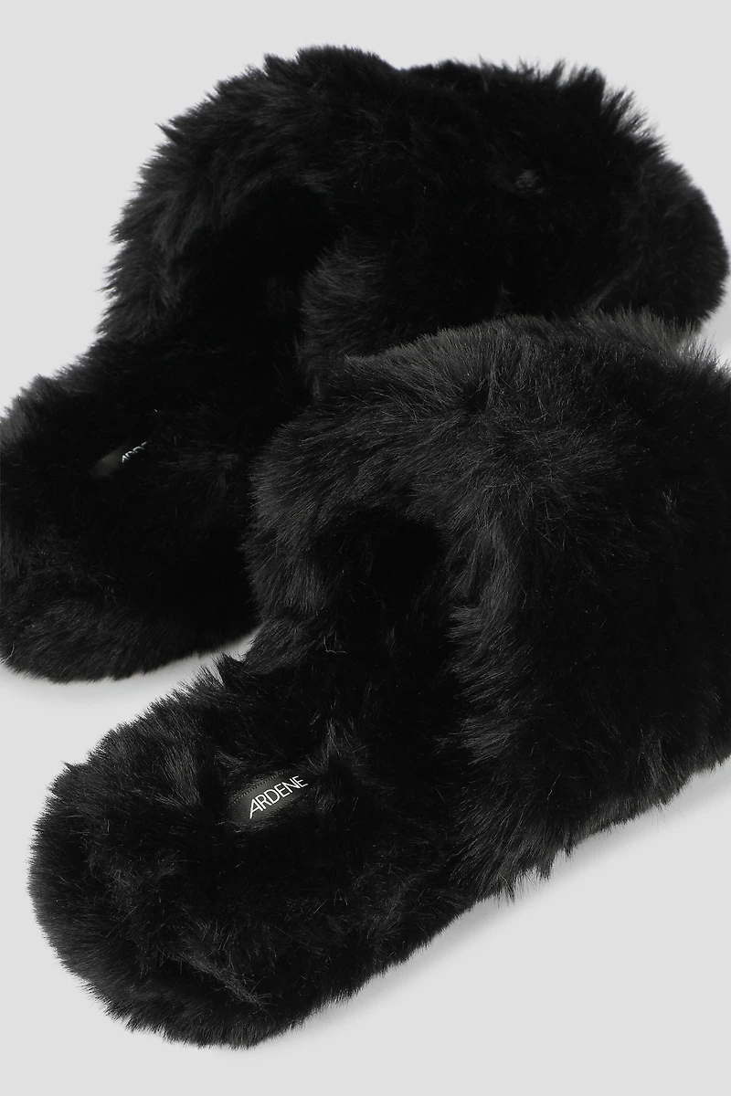 Pantoufles duveteuses à bride bouffante