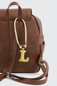 Breloque en faux cuir initiale L jaune et sangle