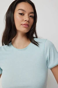 T-shirt court à bordures picots