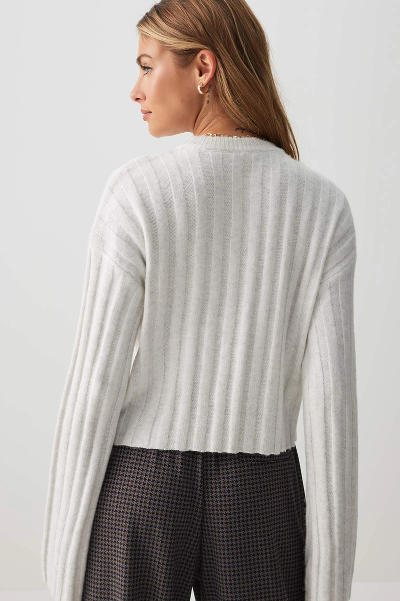 Chandail col rond court en tricot côtelé pelucheux