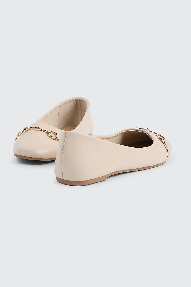 Talons plats à détail d'ornement en métal