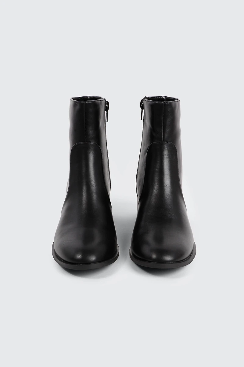 Bottillons à détail métallique au talon