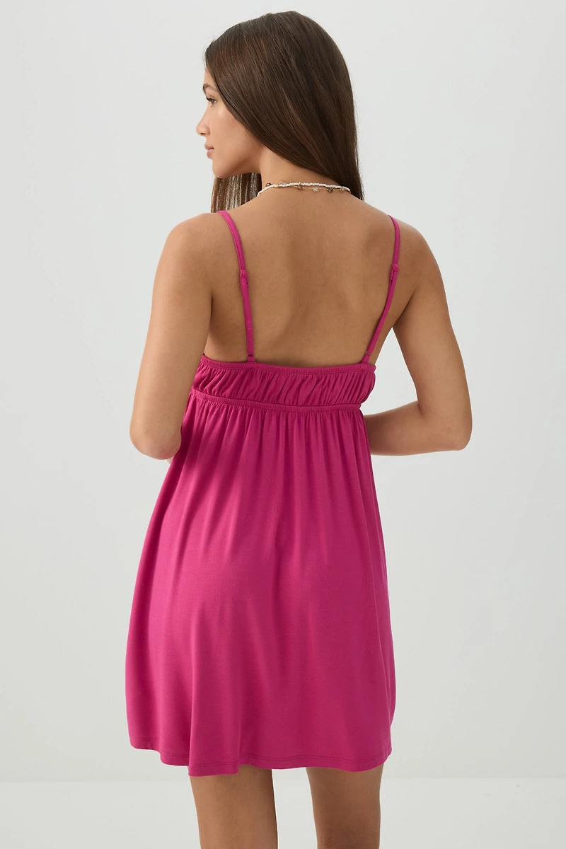 Robe courte style nuisette nouée à l'avant