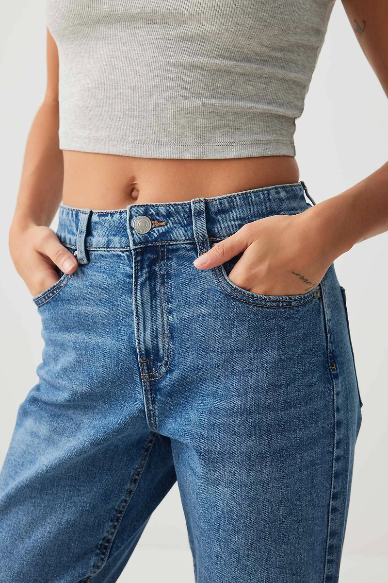 Le jean Muse coupe mom et taille haute