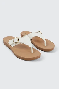 Sandales plates à boucle massive