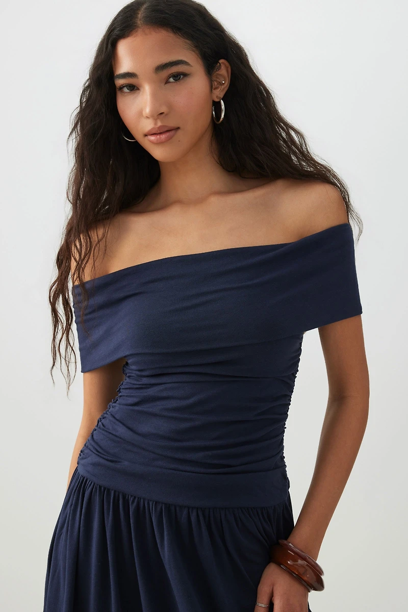 Robe midi à épaules dénudées