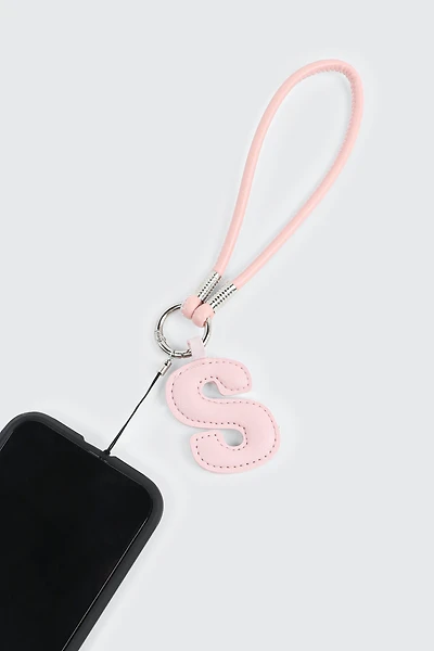 Breloque en faux cuir initiale S rose et sangle