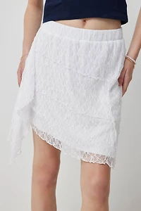 Jupe courte asymétrique en dentelle