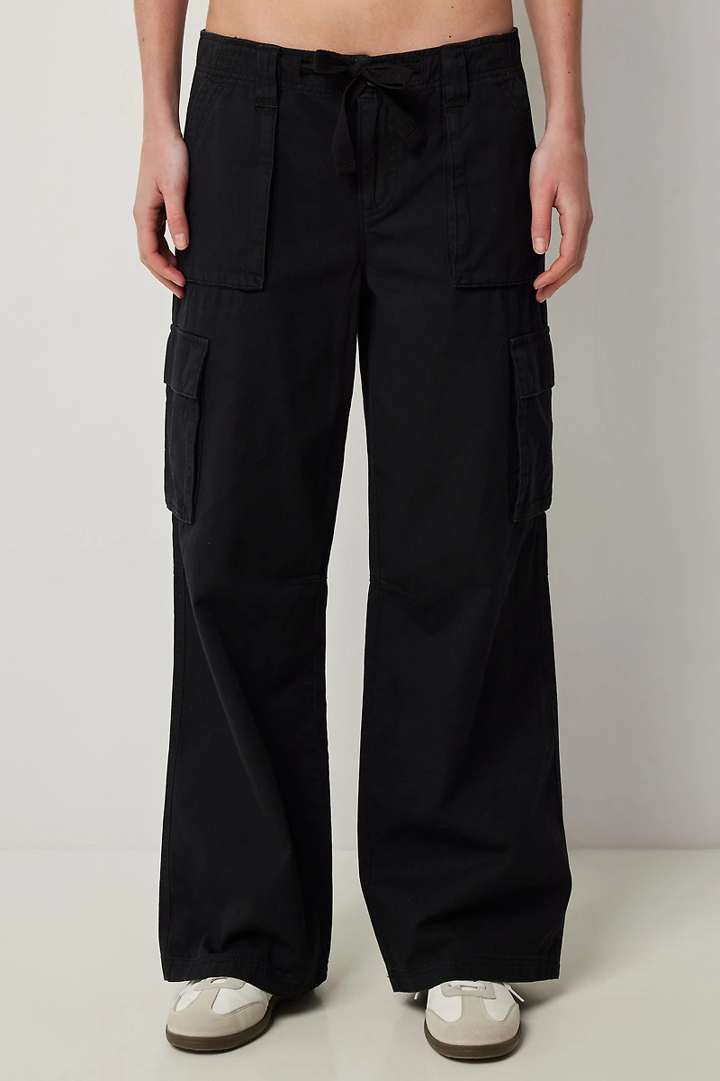 Pantalon cargo coupe détendu à jambe droite