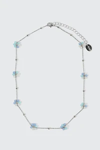 Collier délicat avec fleurs