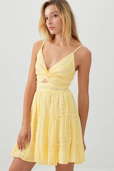 Robe courte à œillets nouée l'avant