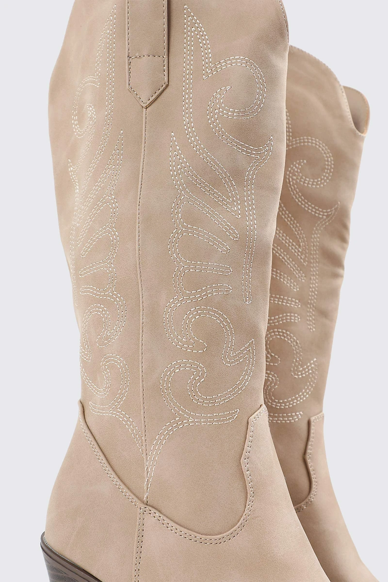 Bottes de cowboy aux genoux